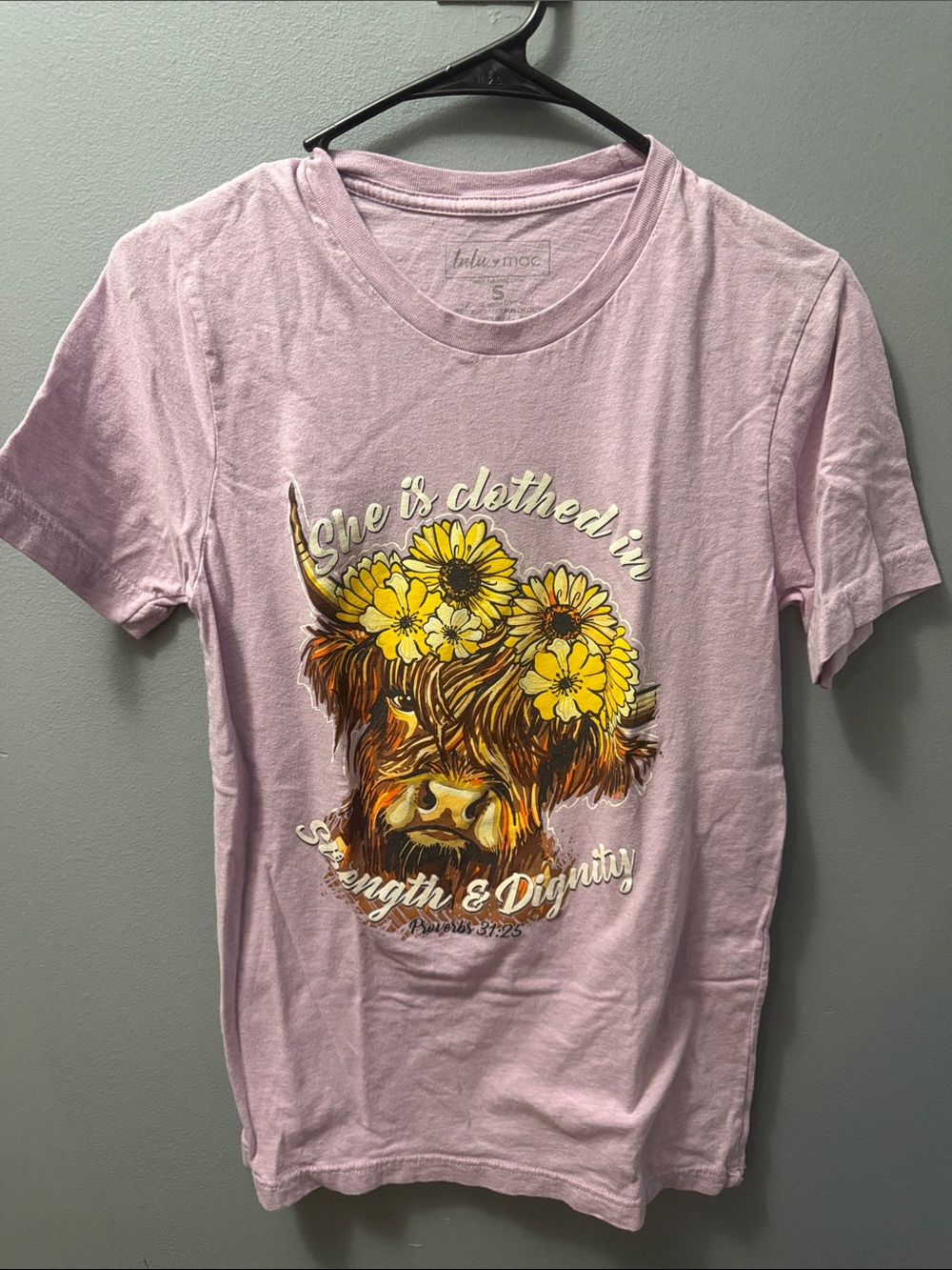 Light Pink Short-Sleeve Graphic Tee — Floral Highland Cow